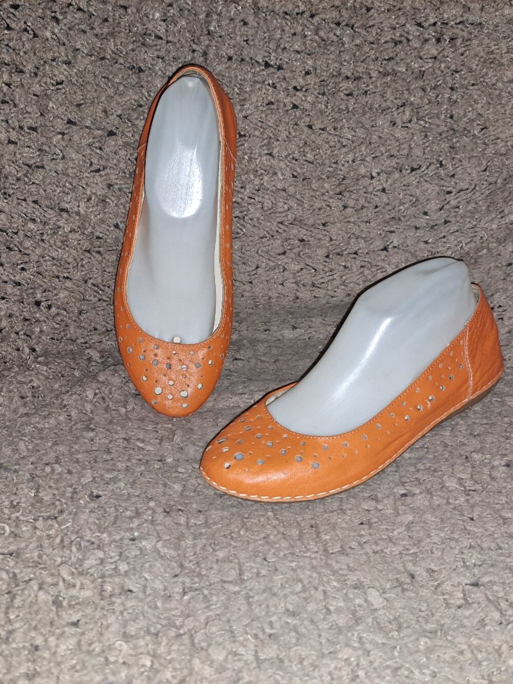 TEEMIX-Orange Perforated Leather Flats-Rubber Outsole-Vintage-Sz 38-Near Mint